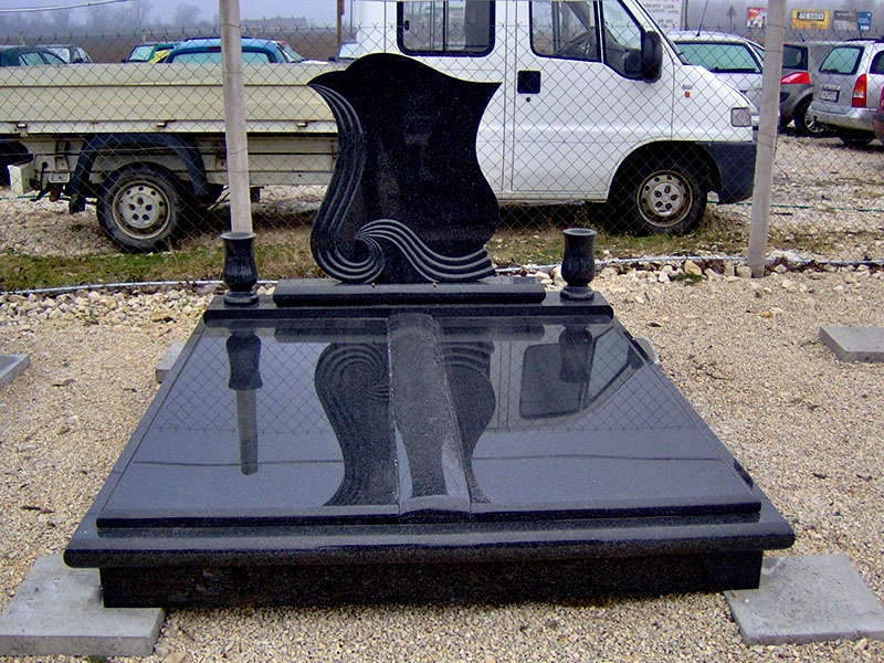 Fekete gránit sírkő